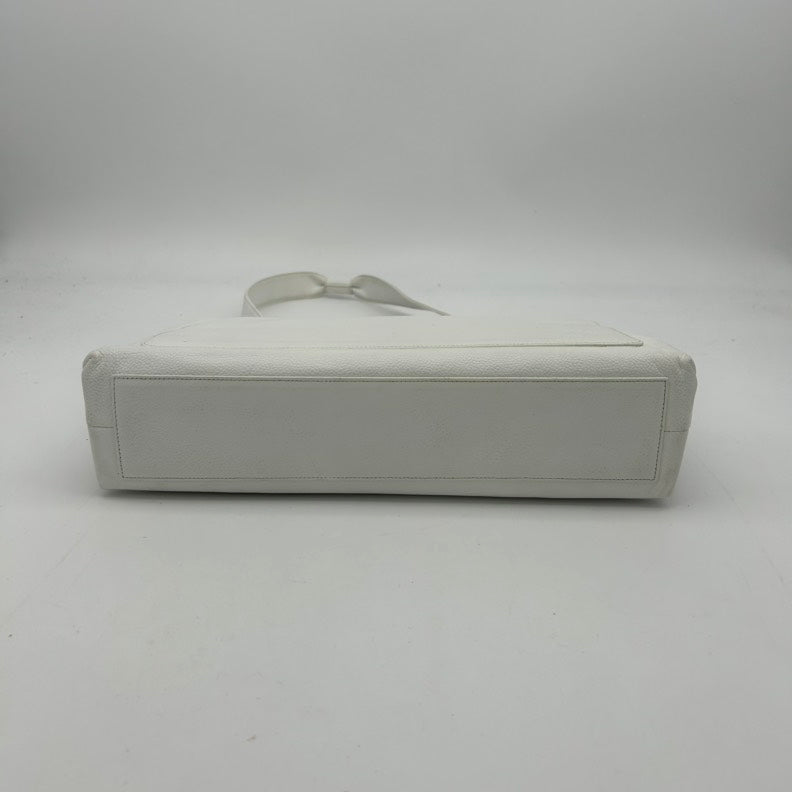 Chanel White Leather Shoulder Bag Medium Size.