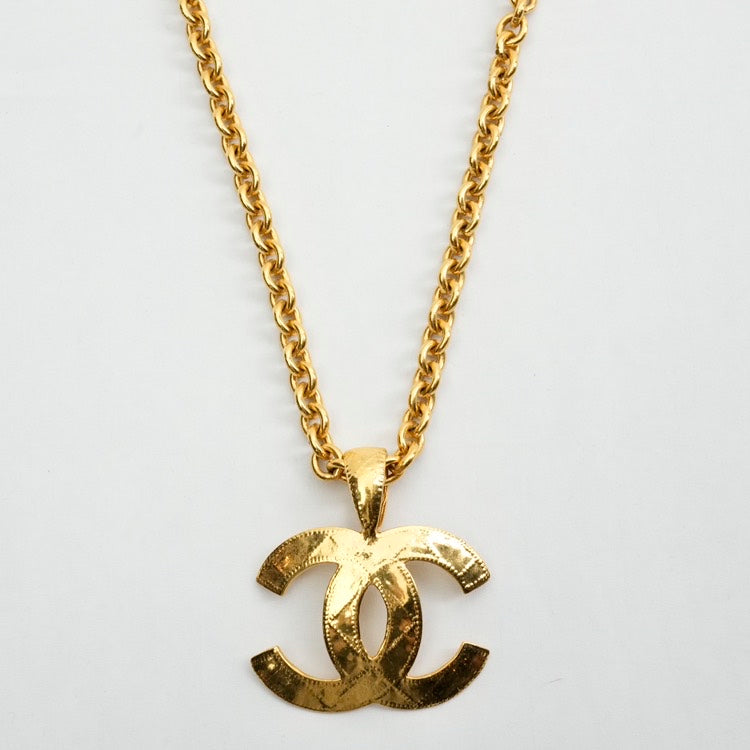 Chanel CC Gold Pendant Necklace 18 inches.