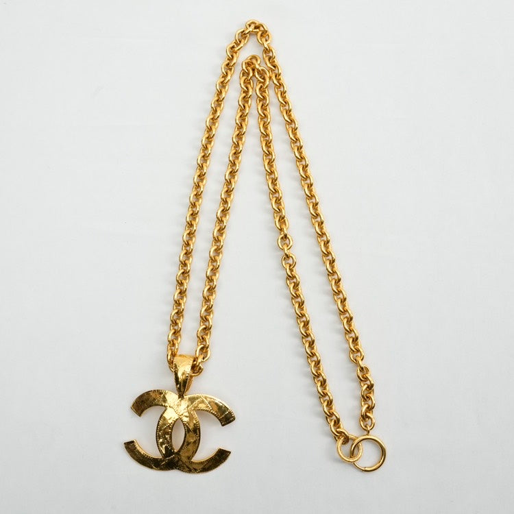 Chanel CC Gold Pendant Necklace 18 inches.