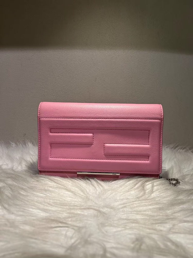 Pre-loved FENDI Pink Leather Clutch Bag